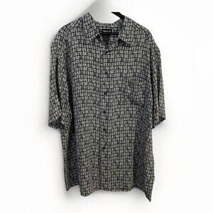 Claiborne Mens Button Up Shirt Size XLarge 100% Silk Pattern Short Sleeve